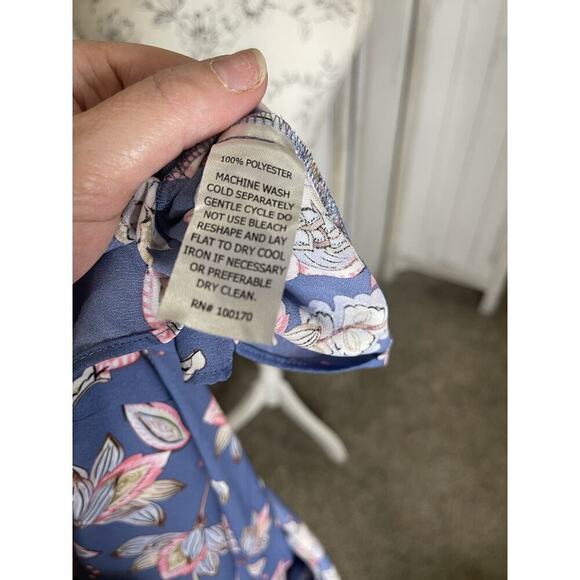 St Tropez West Top Women’s Blue Pink Tank Blouse Floral Flowy Top Size Medium - Picture 2 of 7